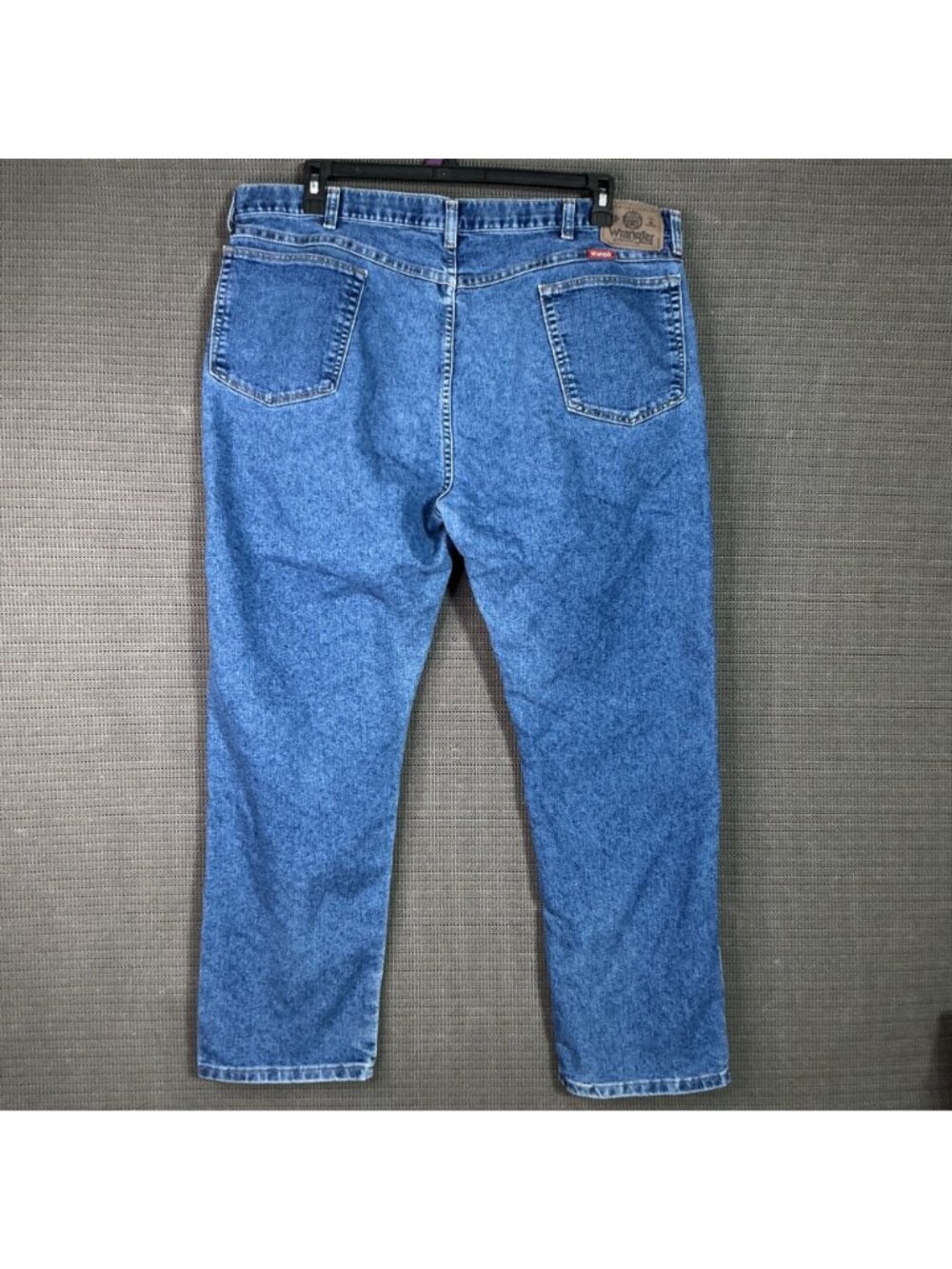 Wrangler Men's Classic Blue Denim Jeans 42x30 Relaxed Fit Premium Quality Style - Picture 2 of 9